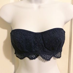 NWT Victoria’s Secret Strapless Bralette Medium.